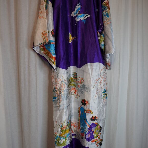 Beautiful Japanese Butterfly Traditional Kimono - Japan Import, Made in Japan - Picture 10 of 14